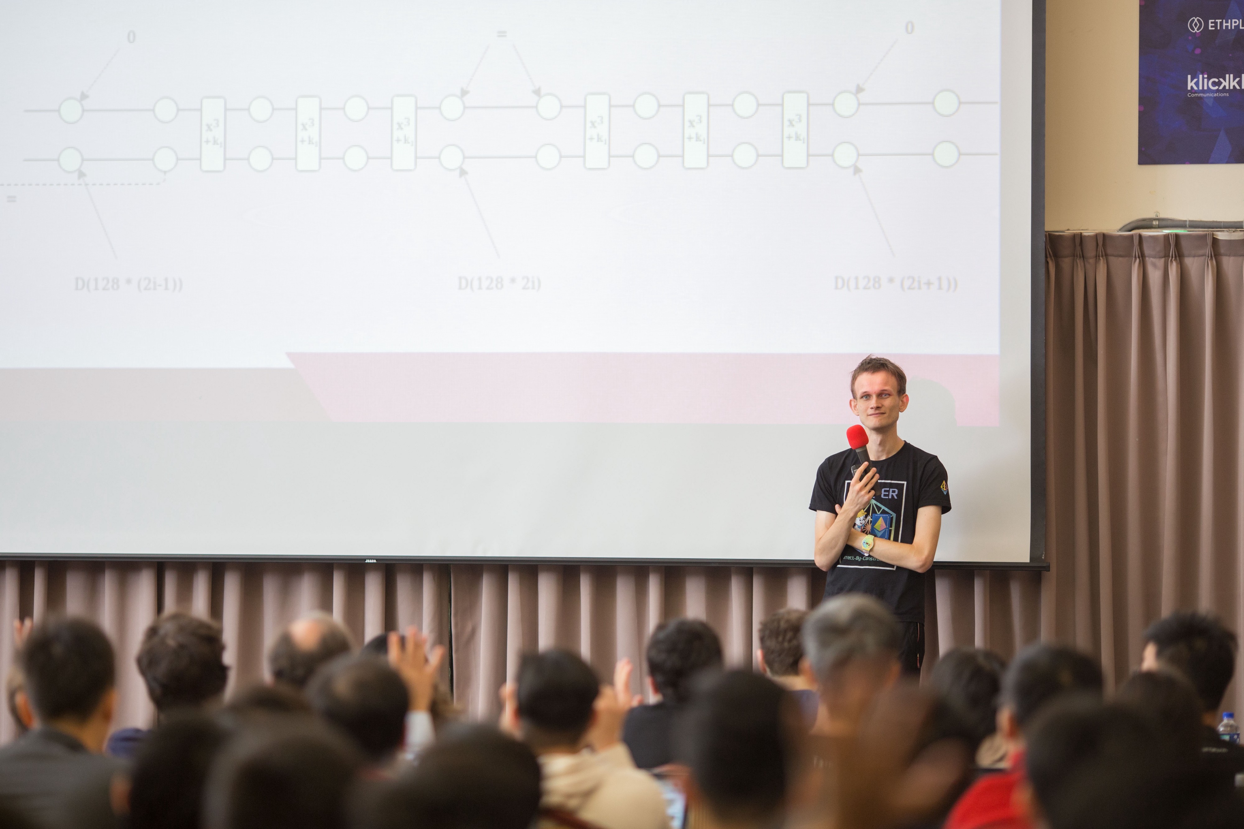 Crosslink Taiwan 活動第一天邀請到以太坊基金會首席科學家 Vitalik Buterin 進行專題演講。